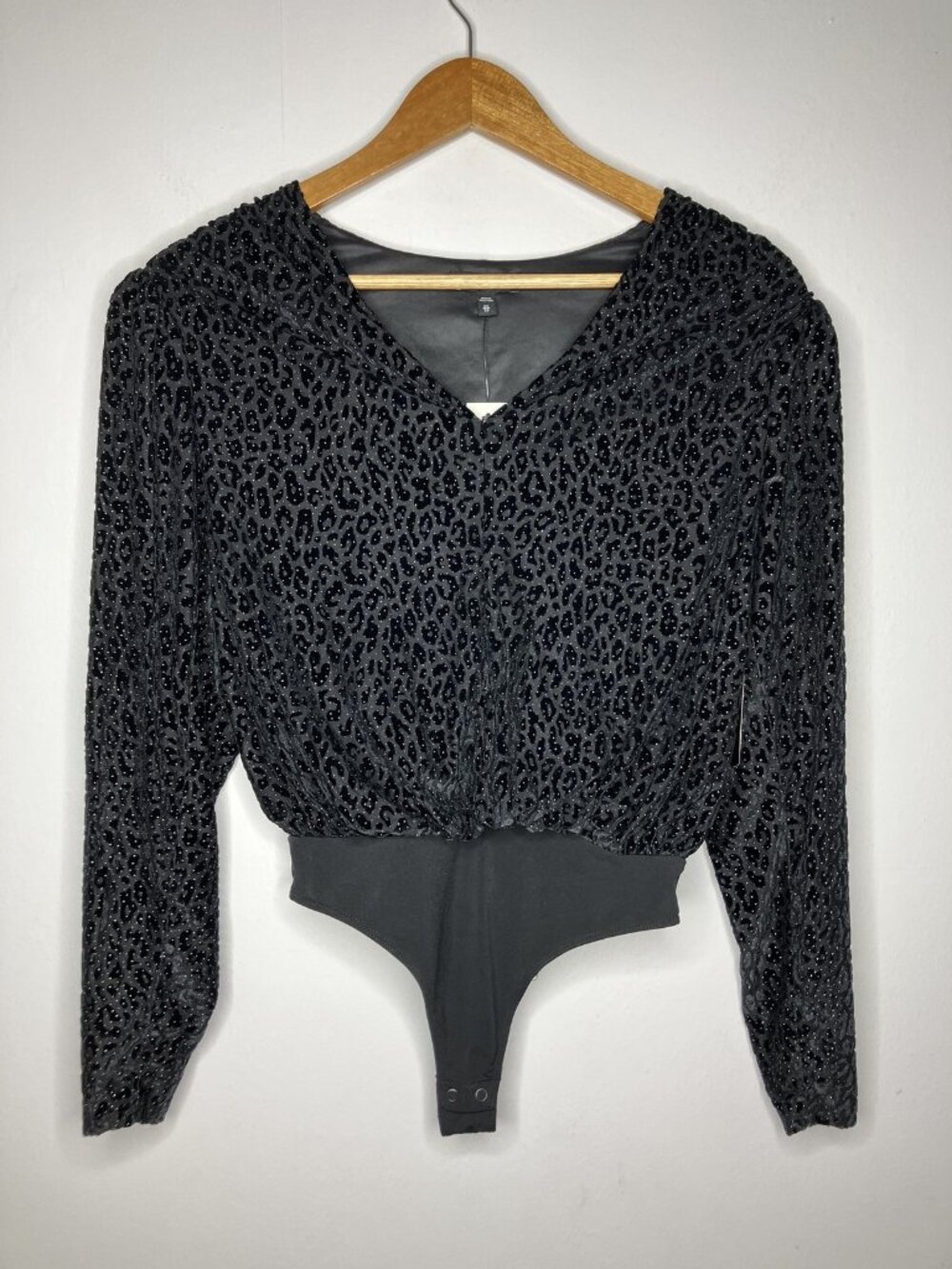 Express Women's XS Black Velvet Leopard Glitter Bodysuit Long Sleeve V-Neck